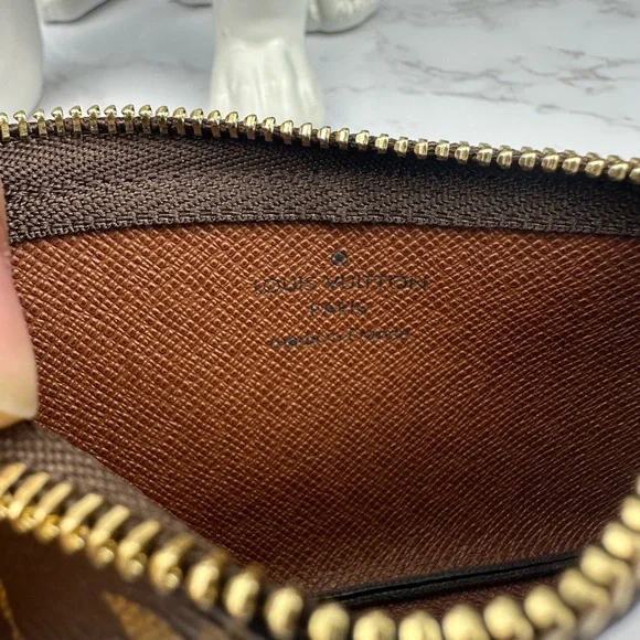 Louis Vuitton Key Pouch - Picture 11 of 13